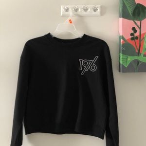 forever 21 1976 black sweatshirt.